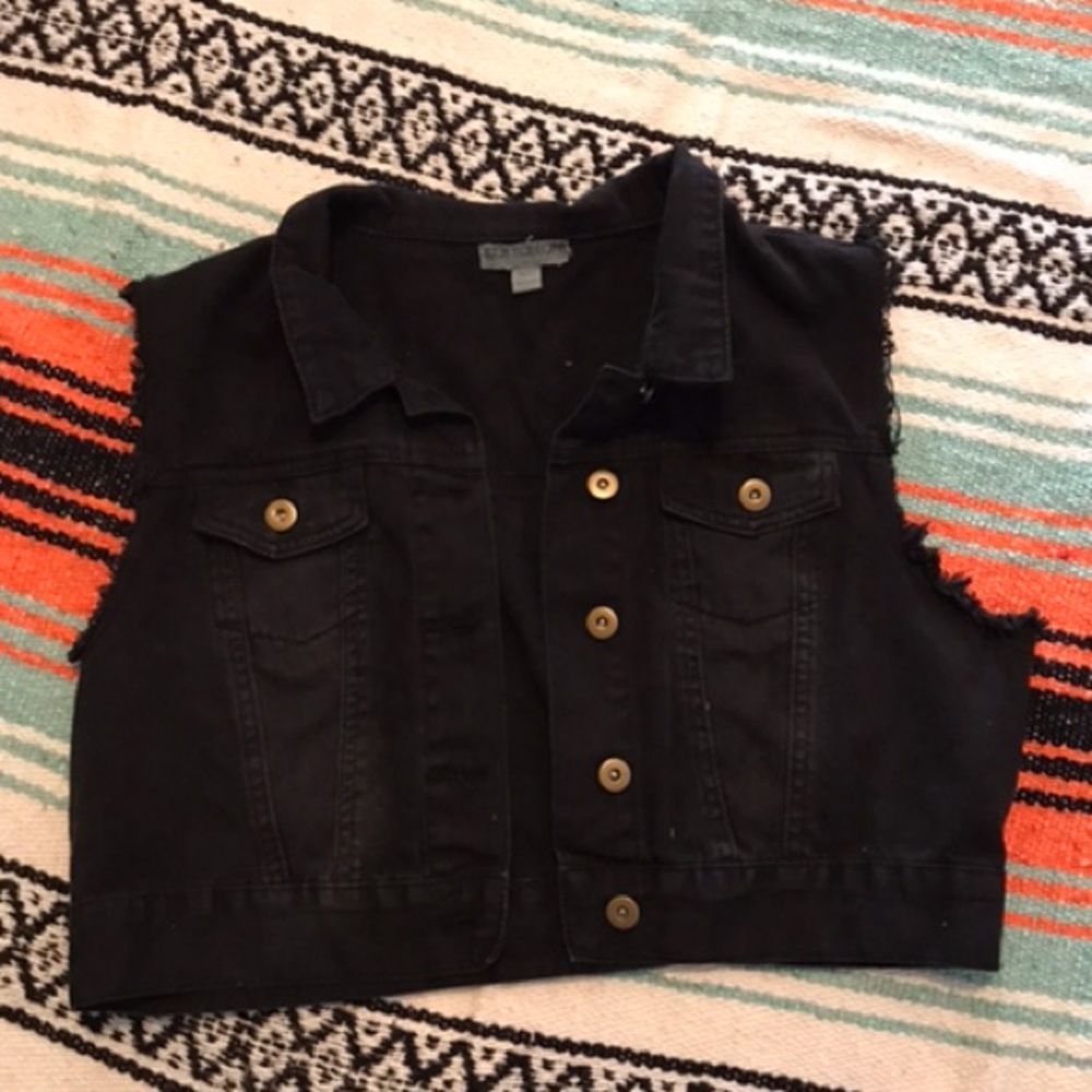 Black jean jacket 🖤